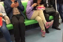娱乐吃瓜酱坐地铁,揭秘都市生活百态