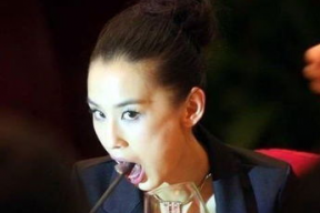 娱乐吃瓜带面具的明星,揭秘娱乐吃瓜背后的真相