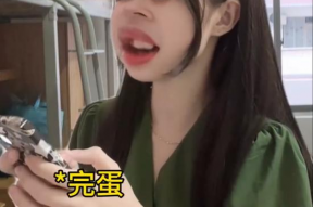 娱乐吃瓜酱女生被要微信,女生被要微信，揭秘明星社交幕后故事